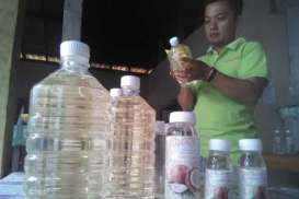 Petani Kelapa Kalibawang Produksi Virgin Coconut Oil 