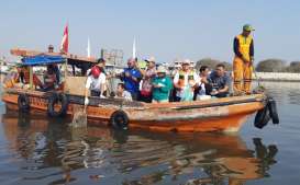 100.000 Orang Serentak Bersihkan Laut dan Pantai Catat Rekor MURI