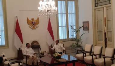 Sama-sama Pakai Baju Putih, Prabowo Bertemu Jokowi di Istana