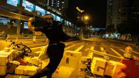 Hong Kong Brutal, Seorang Polisi Disayat Lehernya