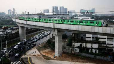 Delegasi Swedia Diajak Naik MRT