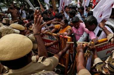 Tingkat Pengangguran Naik, Puluhan Ribu Pekerja di India Mogok Kerja