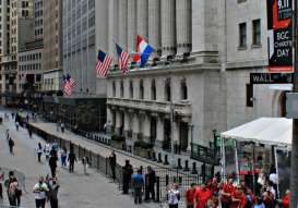 Wall Street Rebound, Investor Tetap Gelisah