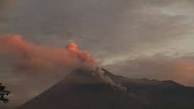 Gunung Merapi Erupsi, Semburan Vertikal 6.000 Meter
