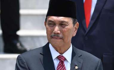 Luhut Sebut Tenaga Kesehatan Pahlawan