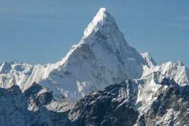 Nepal Lockdown, Pendaki Gunung Everest Turun Pakai Pesawat