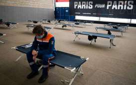 BERITA FOTO : Beginilah Kerja Tim Evakuasi di Prancis Saat Wabah Virus Corona
