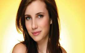 Emma Roberts Dikabarkan Hamil