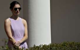 Trump Positif Covid-19, Mengapa Hope Hicks yang Jadi Perhatian?