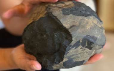 Pria Asal Sumut Kaya Mendadak, Batu Meteoritnya Laku Rp25 Miliar!