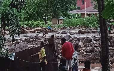 Tinjau Banjir Bandang Flores Timur, Doni Monardo Terbang ke NTT