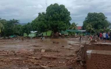 Bencana NTT, PUPR Bersihkan Lokasi Bencana Hari Ini