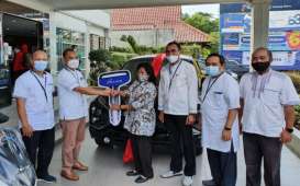 Menjelang Pensiun, Ngapinah Raih Undian Mitsubishi Xpander dari Bank Jateng
