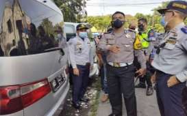 Polisi Tangkapi Mobil Travel di Semarang