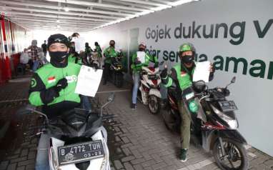 YLKI : Vaksinasi Massal Mitra Pengemudi Gojek Lindungi Konsumen