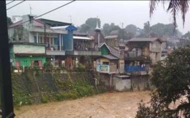 Konstruksi Tanggul Ciliwung Masih Dibayangi Masalah Klasik