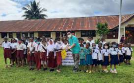 Ribuan Murid di Papua dari Berbagai Level Pendidikan Mendapat Bantuan Alat Tulis