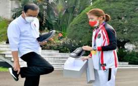 Cerita Jokowi Beli Sepatu Produksi Greysia Polii saat Bagi Bonus Atlet Olimpiade Tokyo