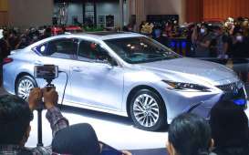 Lexus ES 300h Pakai Baterai Kecil, Simak Keunggulannya