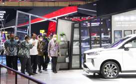 Di Booth Toyota, Jokowi Dipamerkan Mobil Ini