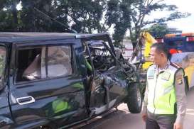 Viral Video Mobil Mercy Lawan Arus dan Akibatkan Tabrakan Beruntun