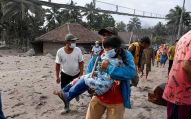 UNS Berangkatkan Satgas Bencana Semeru, ini Misinya