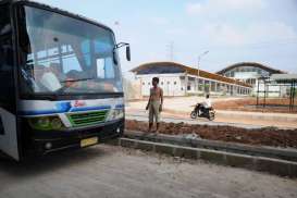 Viral Video Sopir Bus Main Game Online Sambil Menyetir, Netizen Geram