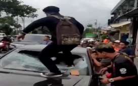 Video Massa Rusak Mobil Mercy dan Aniaya Pengemudinya di Yogyakarta Viral di Medsos, Ini Fakta Lengkapnya