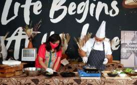 Memasak Salmon Bersama Tia Hendi di Aston Inn Pandanaran Semarang