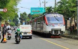 PT KAI Imbau Masyarakat Berhati-hati Saat Lewat & Memarkir Kendaraan di Kawasan Slamet Riyadi