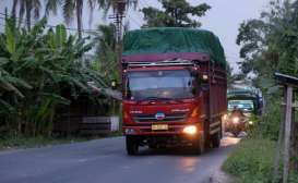 Balita Nyaris Tertabrak Truk Saat Bermain di Pinggir Jalan Raya, Ini Videonya