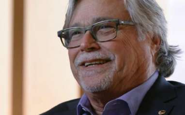 Sang Taipan: Micky Arison, Nahkoda Bisnis Pesiar Terbesar Carnival Corp