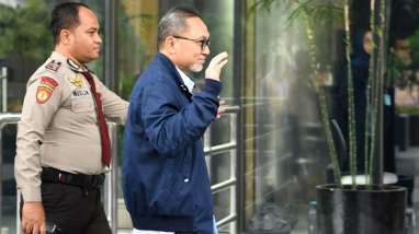 Mendag Zulkifli Hasan, Didamprat Aktor Hollywood Hingga Juara Obral Izin Lahan Hutan