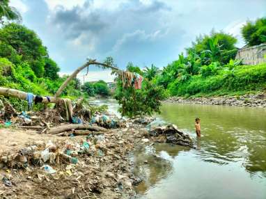 Air Sungai Deli Terkontaminasi Mikroplastik 233 Partikel per 100 Liter