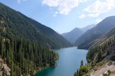 Mengintip Keindahan Danau Kolsay di Tenggara Kazakhstan