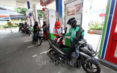 Pengemudi Ojek Online Sumsel Keluhkan Panjangnya Antrean Pertalite di SPBU