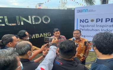 Arus Barang Pelabuhan Boom Baru Merosot