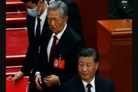 Detik-detik Mantan Presiden China Hu Jintao Dikeluarkan saat Kongres Partai