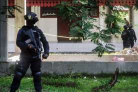 Densus 88 Lakukan Olah TKP Bom Bunuh Diri Bandung