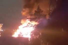 Kebakaran Rumah Tinggal di Mampang Jaksel, 26 Mobil Damkar Dikerahkan