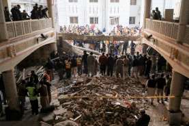 Bom Bunuh Diri di Masjid Markas Polisi Pakistan: 61 Orang Tewas