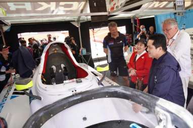 Mesranya Erick Thohir Bareng Puan Nonton F1 Powerboat Danau Toba