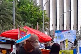 Berkah Ramadan, Pedagang Cilok di Sekitar Masjid Istiqlal Raup Omzet Rp600 Ribu Sehari