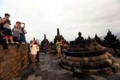 Jelang Perayaan Hari Waisak 32 Biksu dari Thailand Berjalan Kaki Menuju Candi Borobudur