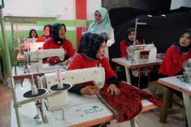 Penyandang Disabilitas di Pessel Terima Bantuan 17 Unit Mesin Jahit dari PLN UID Sumbar