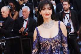 Raline Shah Pakai Kebaya Mewah di Cannes Film Festival 2023