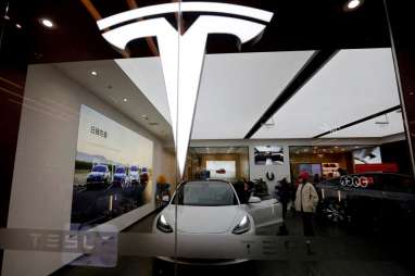 Luhut Blusukan Cari Investor Mobil Listrik, Rayu Tesla hingga BYD