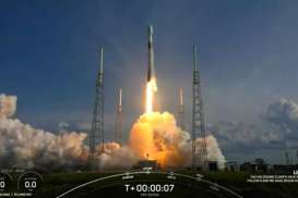 Detik-Detik Peluncuran Satelit Satria-1 Pakai Roket Milik Elon Musk