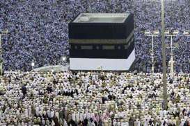 Ingat! Jemaah Haji Dilarang Selfie Berlebihan di Depan Kabah