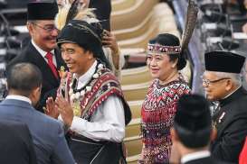 Foto-Foto Jokowi Pakai Baju Adat Tanimbar Maluku Saat Sidang Tahunan MPR